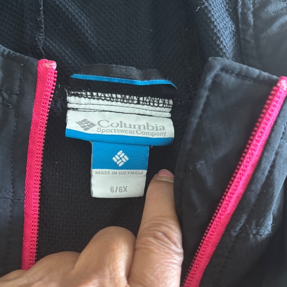 Excellent shape looks new: Columbia Black Jacket with Pink Embroidery - Picture 5 of 7
